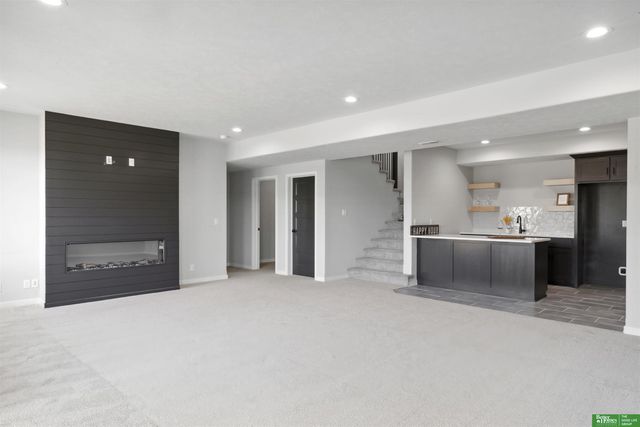 5504 N 212th Avenue, Elkhorn, NE 68022