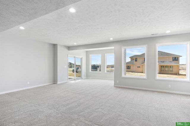 5504 N 212th Avenue, Elkhorn, NE 68022