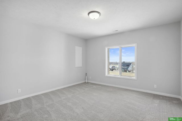 5504 N 212th Avenue, Elkhorn, NE 68022