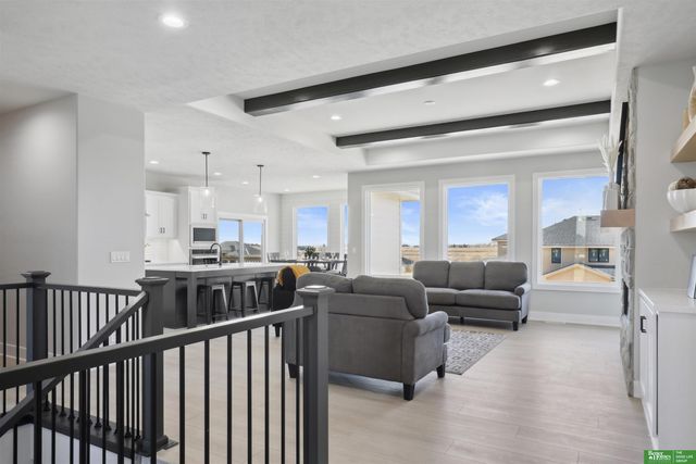 5504 N 212th Avenue, Elkhorn, NE 68022