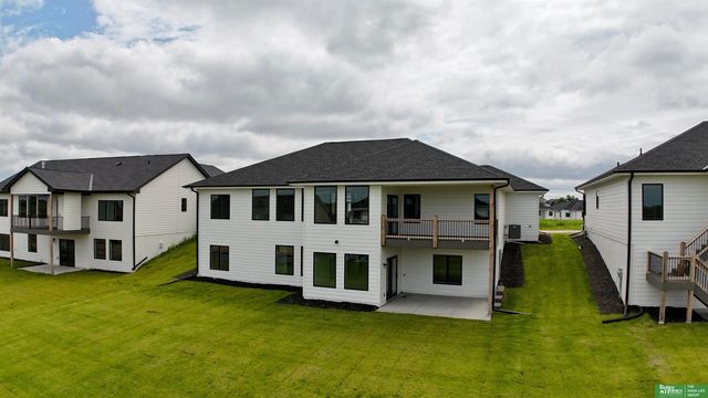 5504 N 212th Avenue, Elkhorn, NE 68022