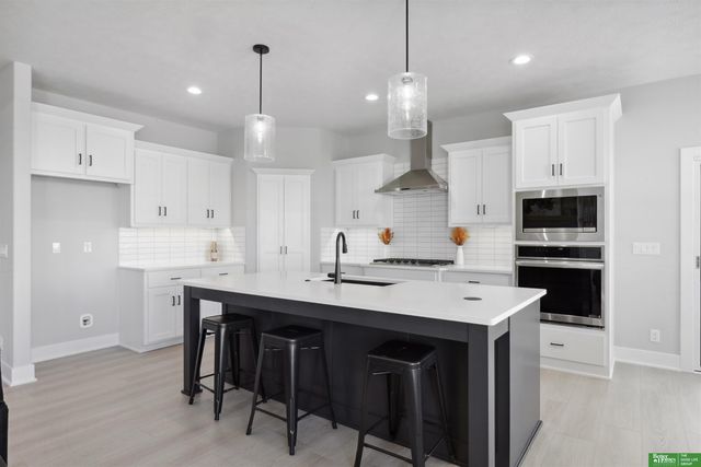 5504 N 212th Avenue, Elkhorn, NE 68022