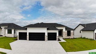 5504 N 212th Avenue, Elkhorn, NE 68022