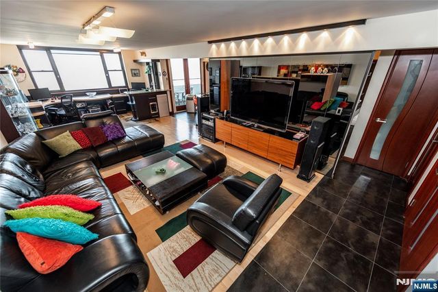 250 Gorge 8 C, Cliffside Park, NJ 07010