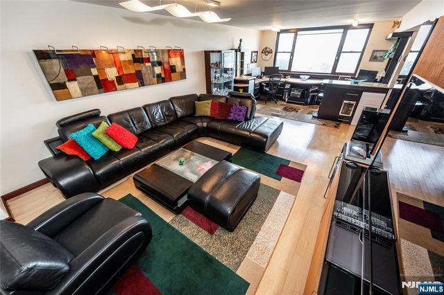 250 Gorge 8 C, Cliffside Park, NJ 07010