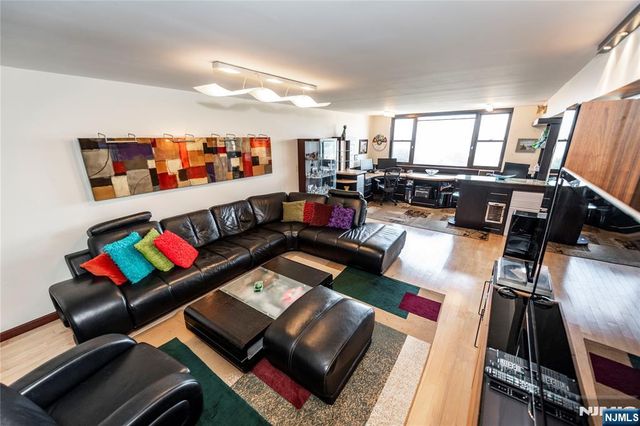 250 Gorge 8 C, Cliffside Park, NJ 07010