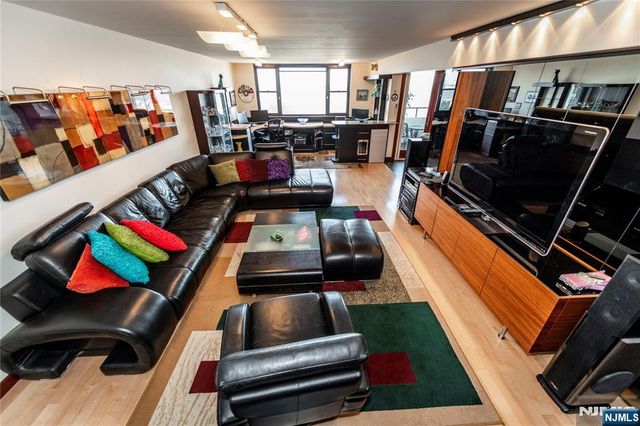 250 Gorge 8 C, Cliffside Park, NJ 07010