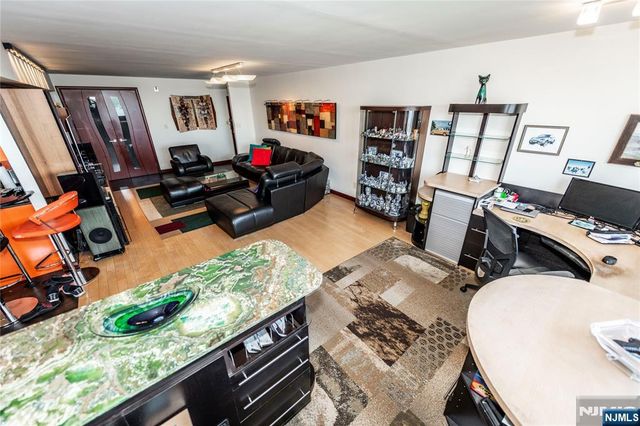 250 Gorge 8 C, Cliffside Park, NJ 07010