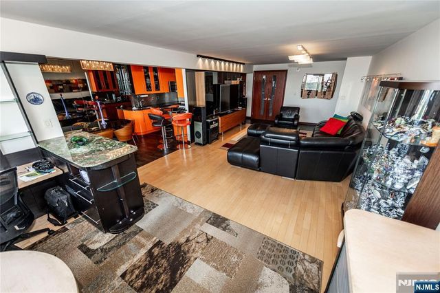 250 Gorge 8 C, Cliffside Park, NJ 07010