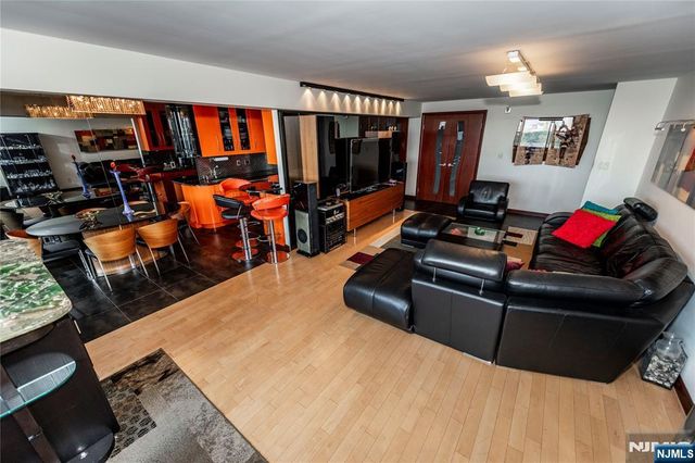 250 Gorge 8 C, Cliffside Park, NJ 07010