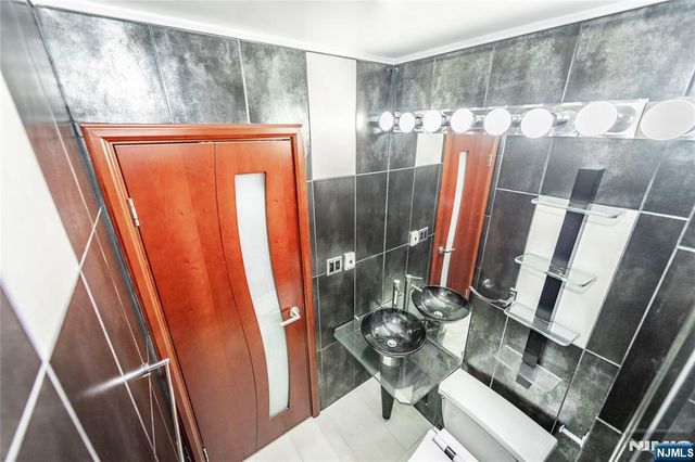 250 Gorge 8 C, Cliffside Park, NJ 07010