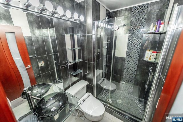 250 Gorge 8 C, Cliffside Park, NJ 07010