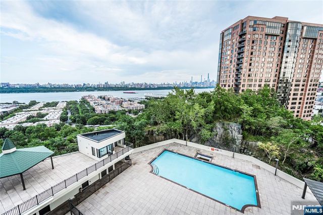 250 Gorge 8 C, Cliffside Park, NJ 07010