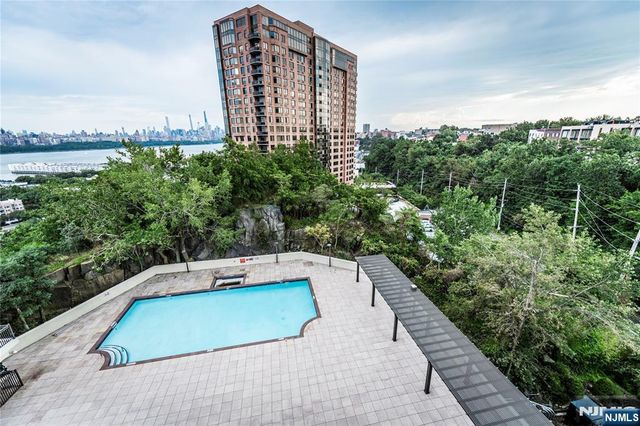 250 Gorge 8 C, Cliffside Park, NJ 07010