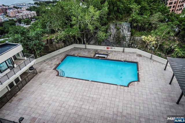 250 Gorge 8 C, Cliffside Park, NJ 07010