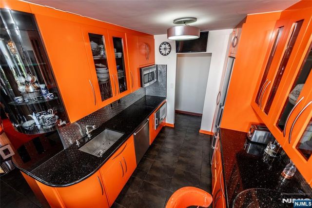 250 Gorge 8 C, Cliffside Park, NJ 07010