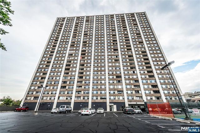 250 Gorge 8 C, Cliffside Park, NJ 07010