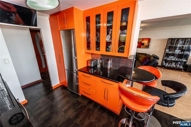 250 Gorge 8 C, Cliffside Park, NJ 07010