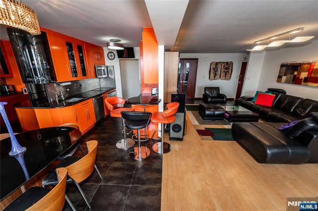 250 Gorge 8 C, Cliffside Park, NJ 07010