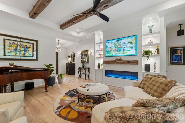 8921 Island Point Road, Charlotte, NC 28278
