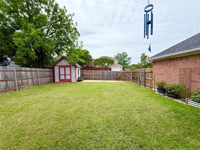 1658 Glenmore Drive, Lewisville, TX 75077
