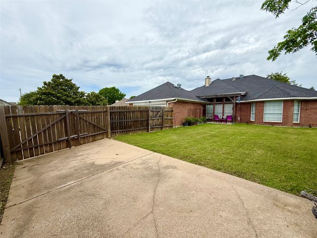 1658 Glenmore Drive, Lewisville, TX 75077