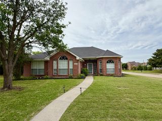1658 Glenmore Drive, Lewisville, TX 75077