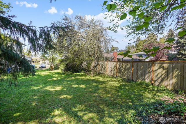 1417 SW Donovan Street, Seattle, WA 98106