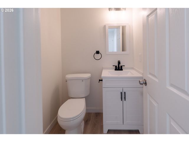 1006 Ne MARINERS Loop, Portland, OR 97211