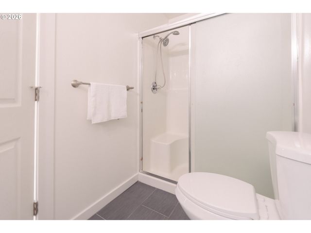 1006 Ne MARINERS Loop, Portland, OR 97211