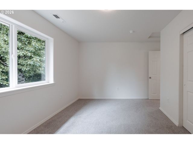 1006 Ne MARINERS Loop, Portland, OR 97211