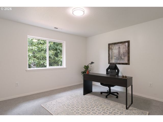 1006 Ne MARINERS Loop, Portland, OR 97211