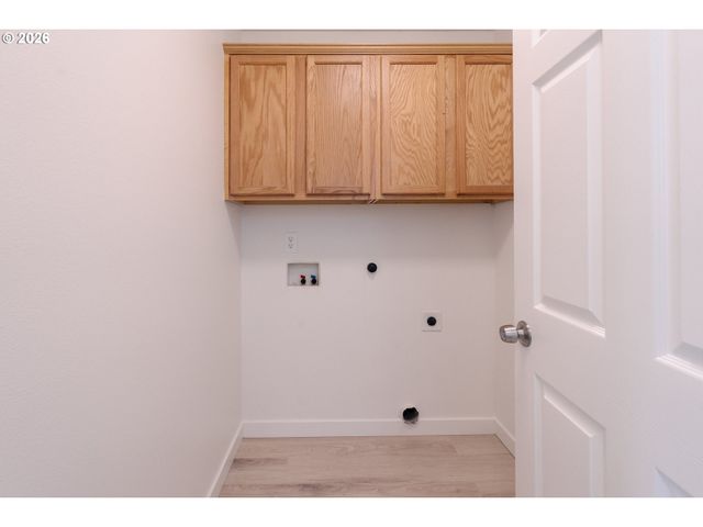 1006 Ne MARINERS Loop, Portland, OR 97211