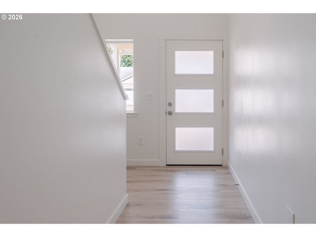 1006 Ne MARINERS Loop, Portland, OR 97211