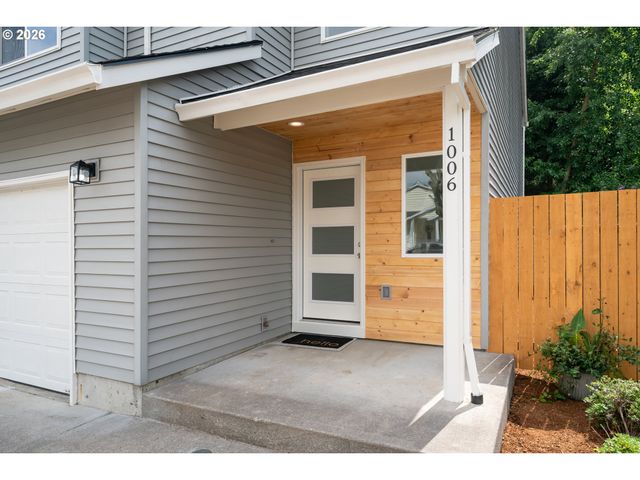 1006 Ne MARINERS Loop, Portland, OR 97211