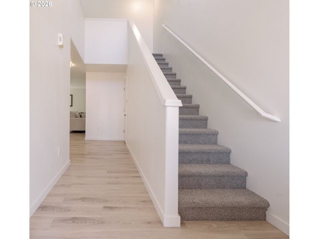1006 Ne MARINERS Loop, Portland, OR 97211