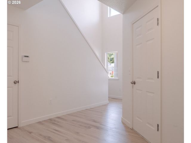 1006 Ne MARINERS Loop, Portland, OR 97211