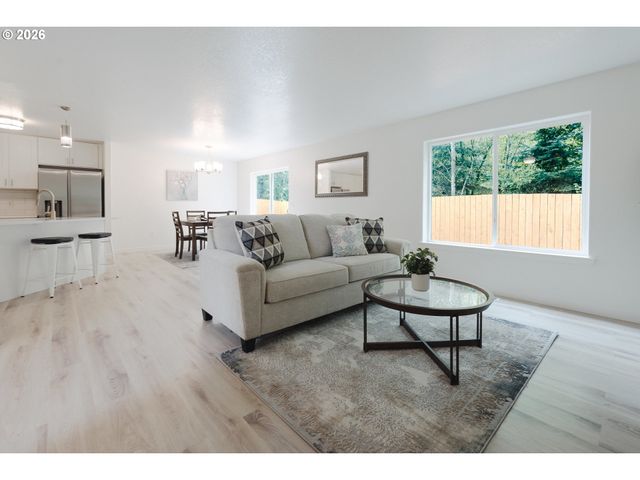 1006 Ne MARINERS Loop, Portland, OR 97211