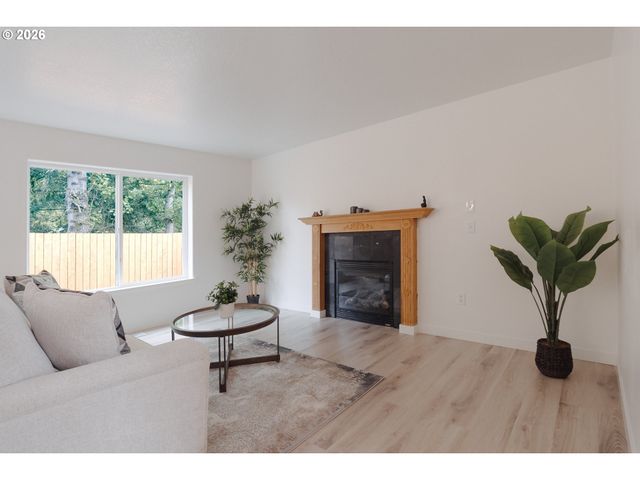 1006 Ne MARINERS Loop, Portland, OR 97211