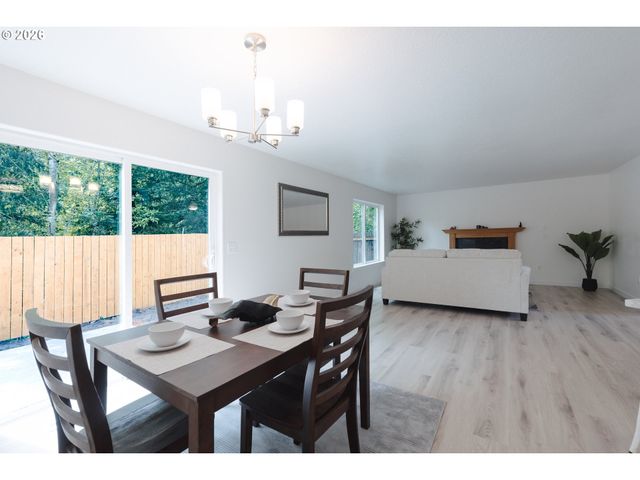 1006 Ne MARINERS Loop, Portland, OR 97211