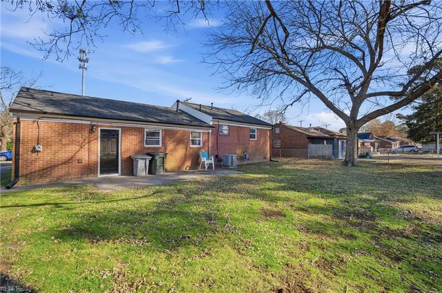 19 Plantation DR, Hampton, VA 23669