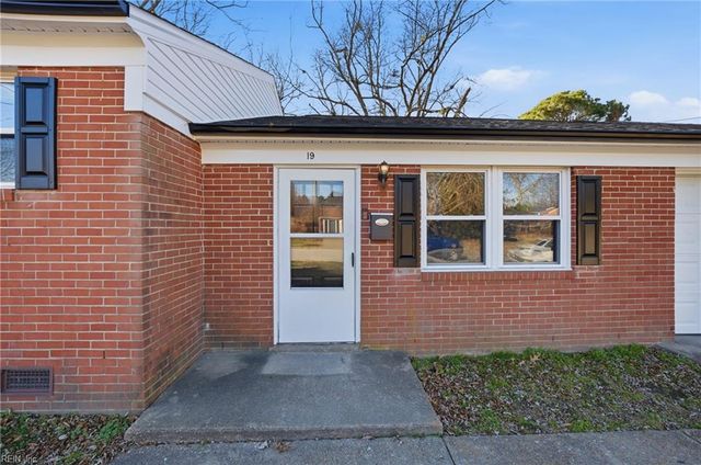 19 Plantation DR, Hampton, VA 23669