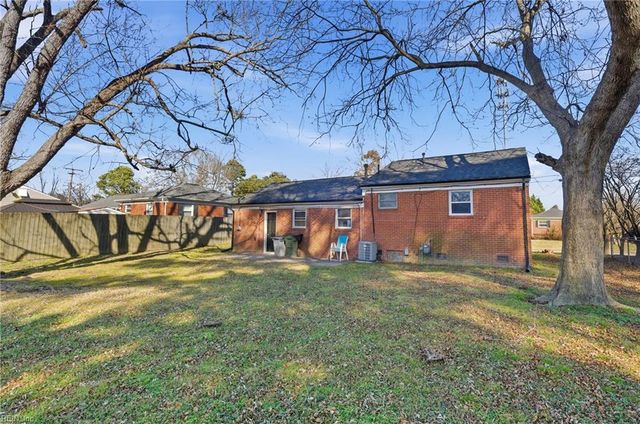 19 Plantation DR, Hampton, VA 23669