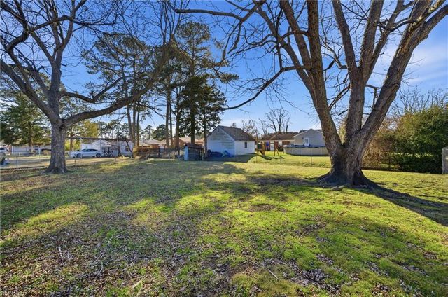 19 Plantation DR, Hampton, VA 23669