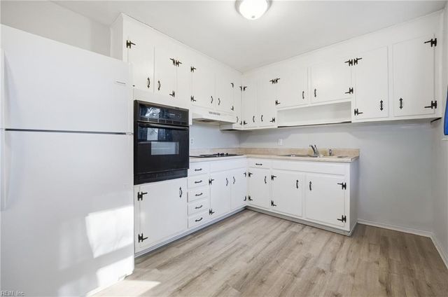 19 Plantation DR, Hampton, VA 23669