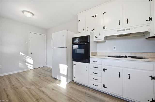 19 Plantation DR, Hampton, VA 23669