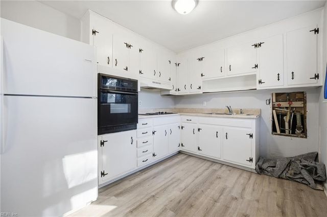 19 Plantation DR, Hampton, VA 23669