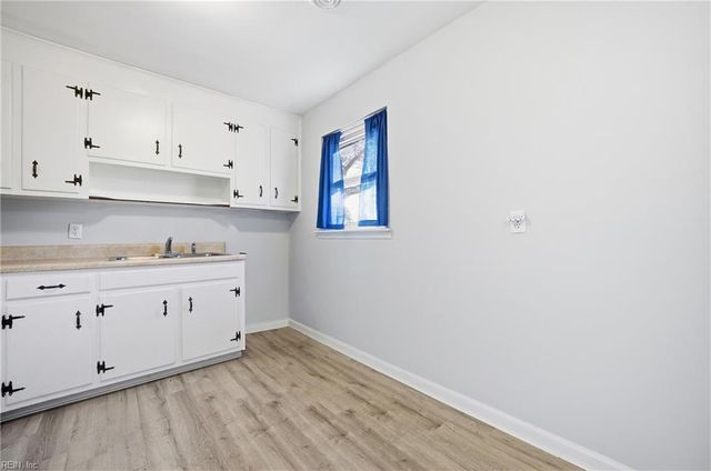 19 Plantation DR, Hampton, VA 23669