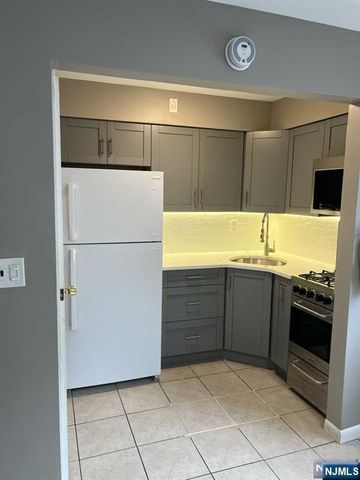 17 68th Street 7, Guttenberg, NJ 07093