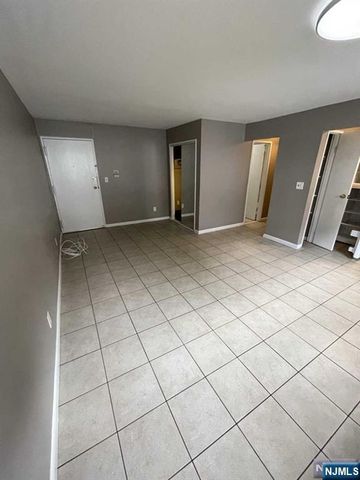 17 68th Street 7, Guttenberg, NJ 07093